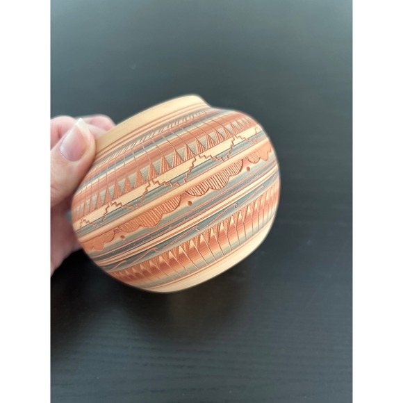 Myron Charlie Navajo Etched Seed Pot Pottery Signed Southwestern Geometric Mini - Picture 5 of 5